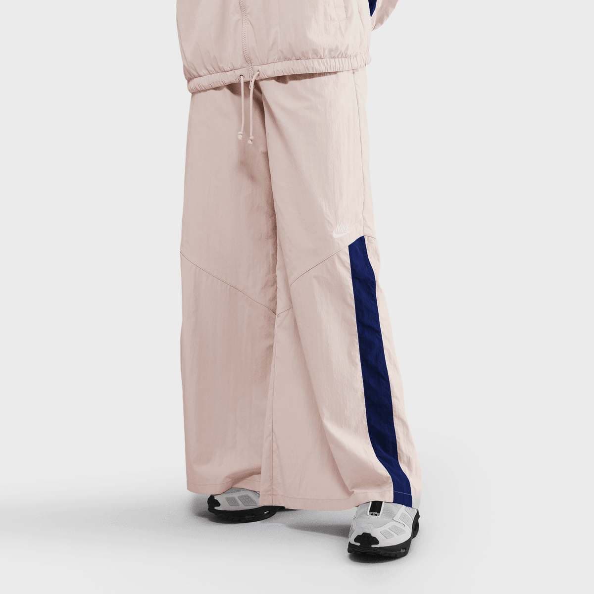 Sportswear Wide-Leg Woven Pants 