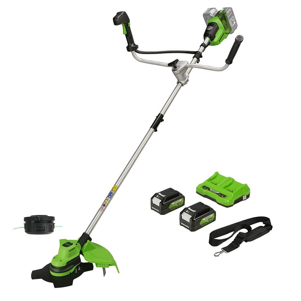 Greenworks 48V (24V×2) Decespugliatore a batteria: brushless, imbracatura, manubrio. Ampiezza taglio 38cm, filo nylon 2mm, lama 25cm. 2 batterie 24V 4Ah + caricabatterie, garanzia 3 anni. GD24X2BCBK4x