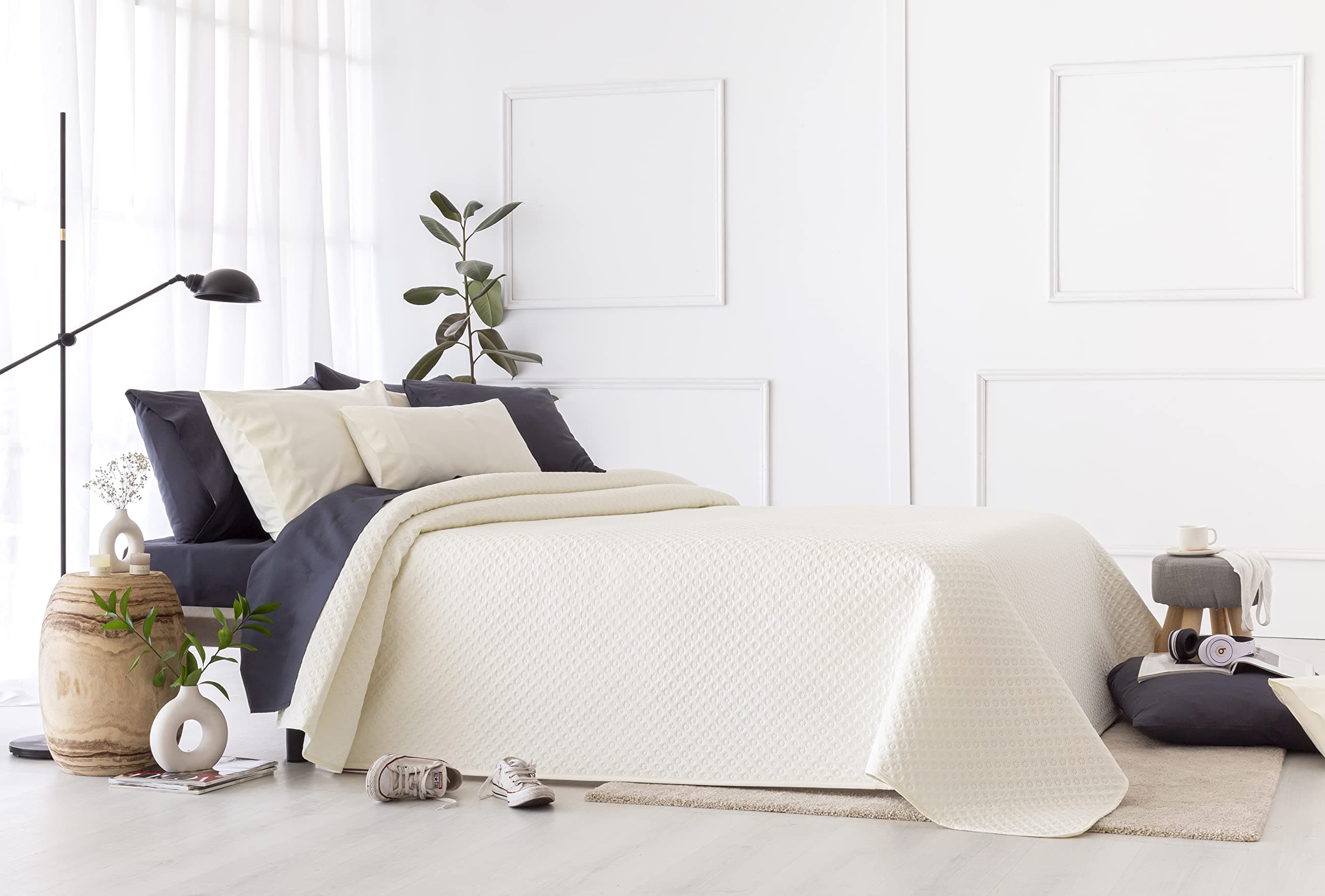 Todocama – Colcha boutí Fina con diseño piqué, para Primavera, Verano, otoño e Invierno, 100% Microfibra Extra Suave, Cubre Cama Multiusos, Cama 150, Beige, 250 x 260 cm