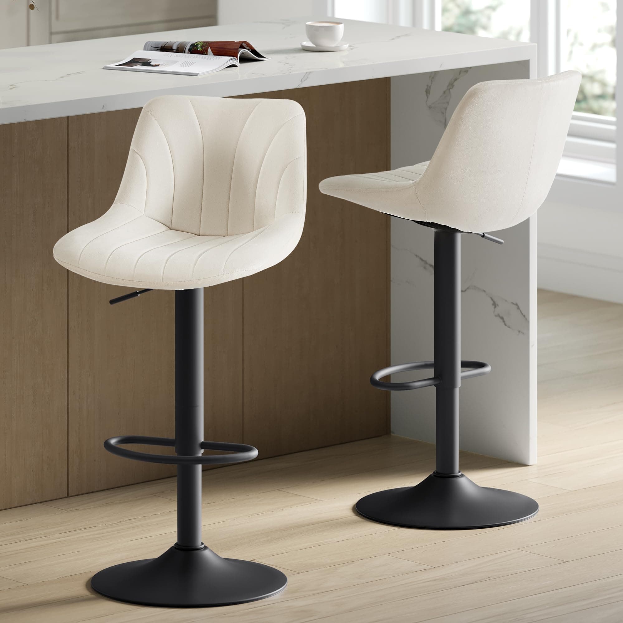 VASAGLE Tabourets de Bar, avec Dossier, Chaises de Bar Hauteur Réglable, Rotation à 360°, Repose-Pied en Métal, pour Salle à Manger, Cuisine, Velours, Lot de 2, Blanc Crème LJB161WD01