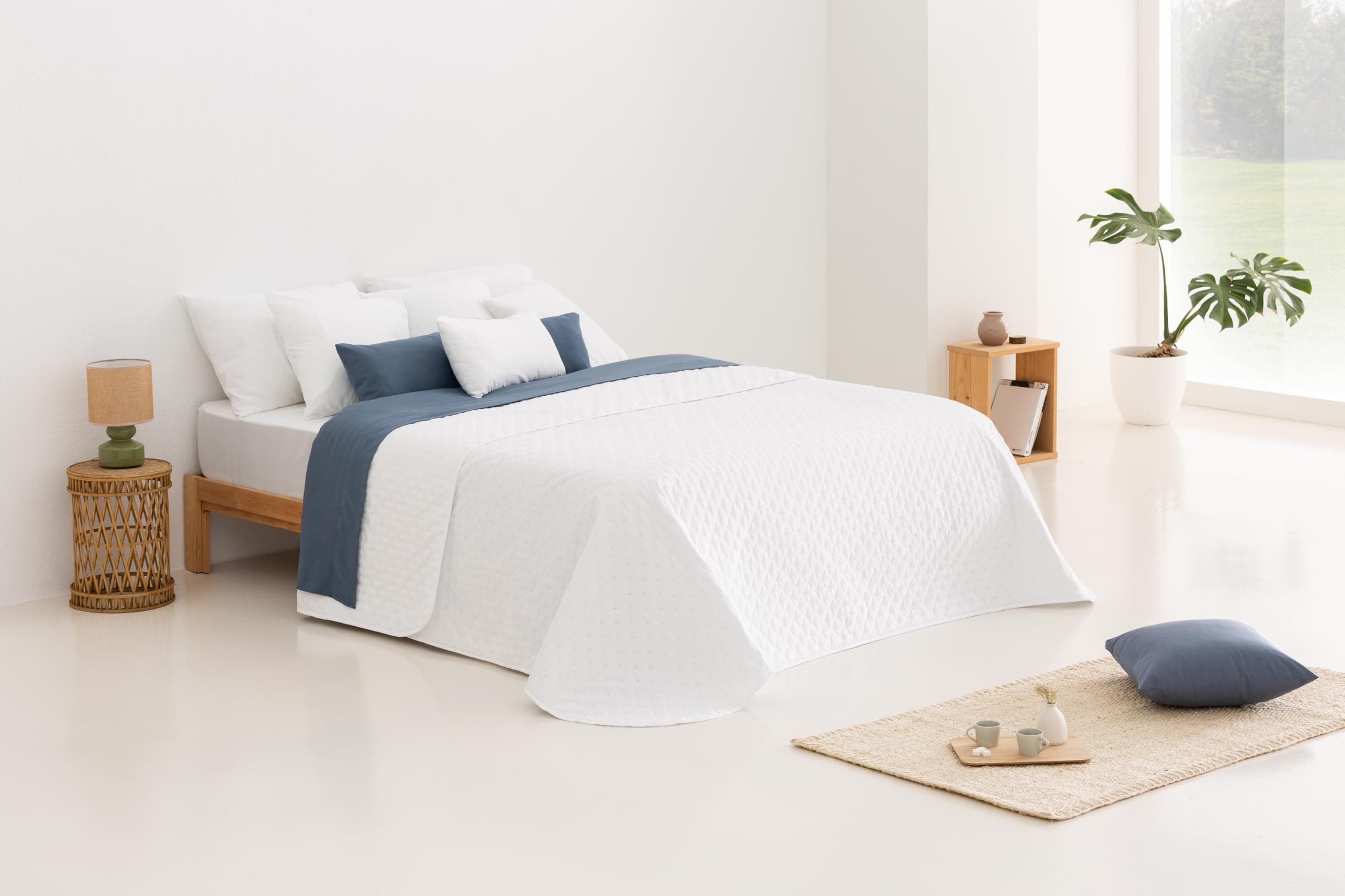 Todocama – Colcha boutí Fina con diseño Estrella, para Primavera, Verano, otoño e Invierno. 100% Microfibra Extra Suave. Cubre Cama Multiusos. Cama 140/150/160-250x260cm Blanco