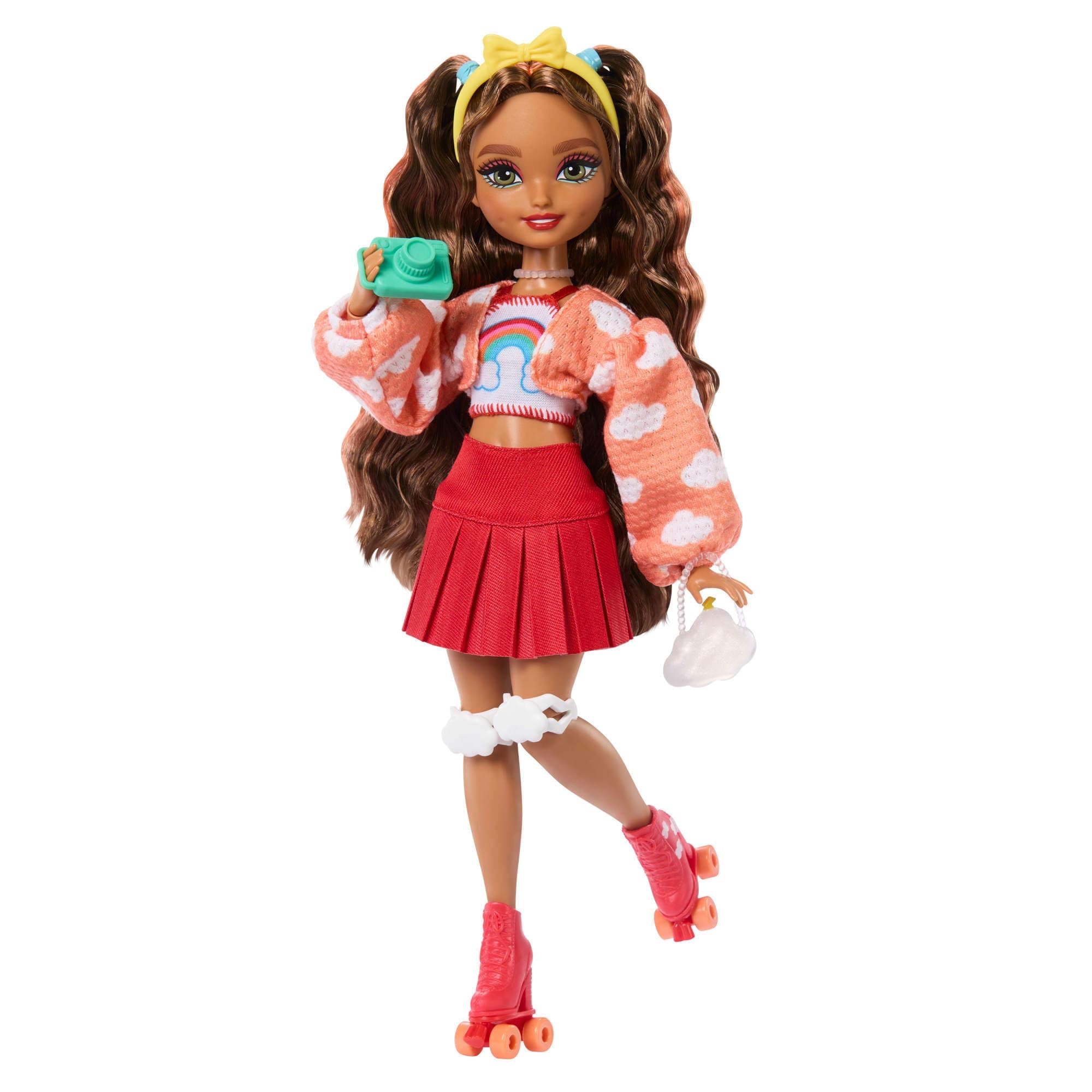 Barbie Dream Besties Puppe und Accessoires, bewegliche Barbie Teresa Rollschuh-Modepuppe mit blondem Haar, 9 Zubehörteile zum Thema Videospiel, JFX98