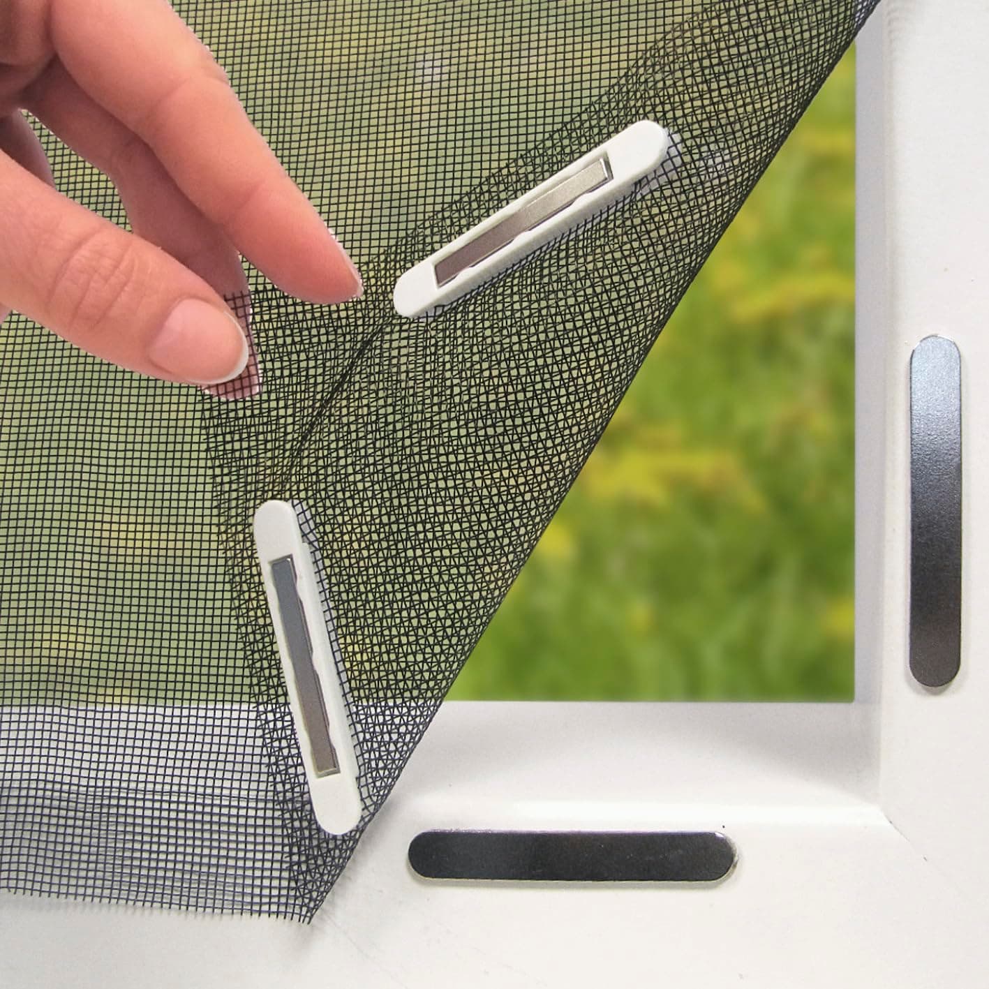 EASYmaxx Zanzariera per finestre con Magic Click | Tagliata individualmente su misura per tutte le finestre fino a 150 x 180 cm | Facile installazione con 12 magneti - senza forare o avvitare Nero