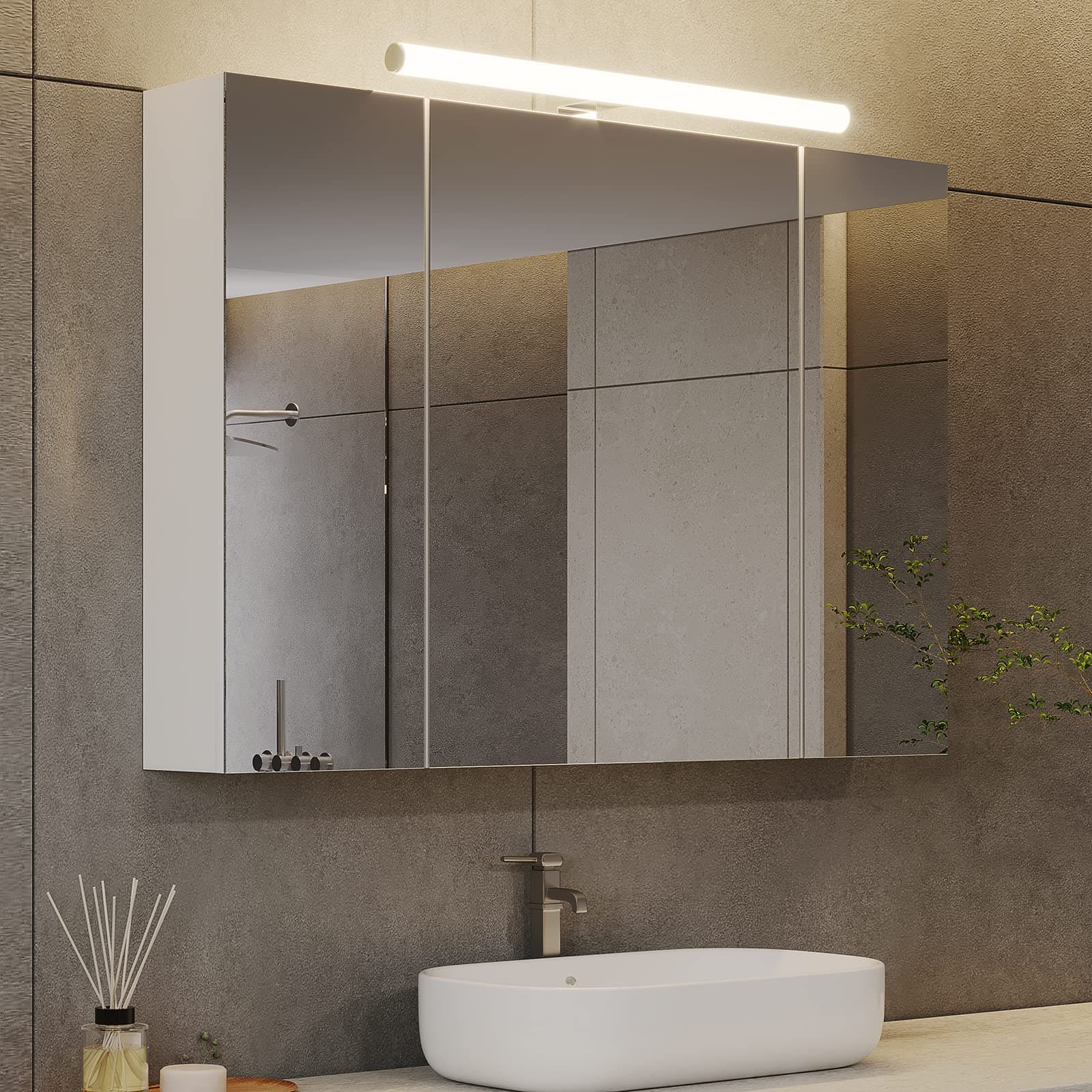 DICTAC Armadietto Specchio Bagno con Luce e Presa Elettrica, Specchio Bagno Contenitore con illuminazione 80x16x60cm Mobile bagno con 3 Ante Specchio e Mensola,Mobile Specchiera con Luce,Bianco