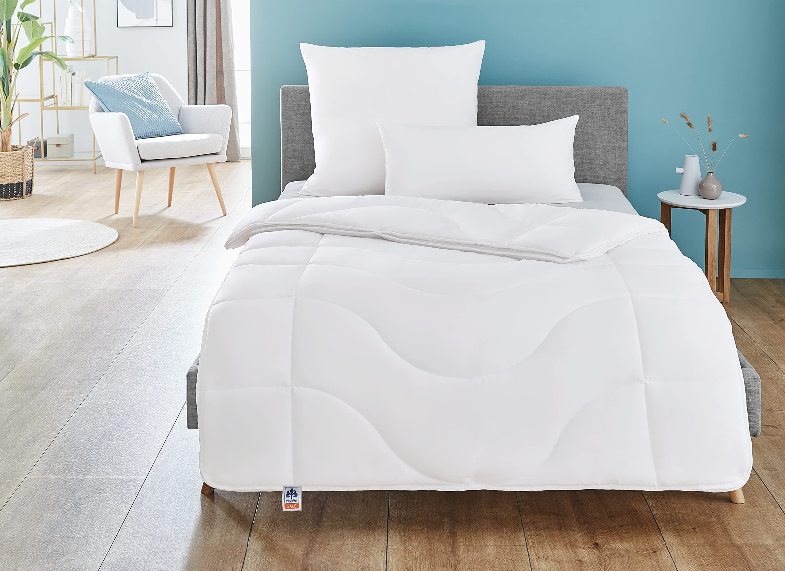 Irisette Lotte 4-Jahreszeitendecke - Produziert in Deutschland - Steppbett mit Top Cool Gewebe, 95 Grad waschbar, inkl. Aufbewahrungstasche, 155 x 220 cm, weiß, Öko-Tex Zertifiziert