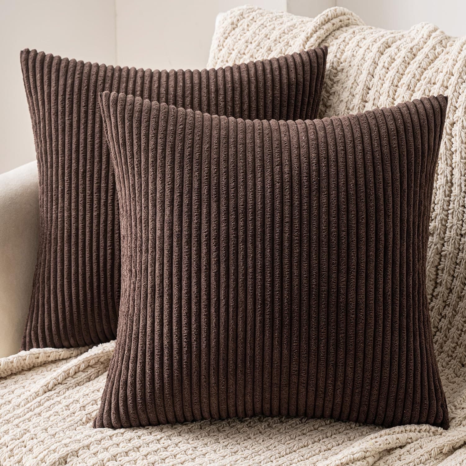 MIULEE Lot de 2 Decorative Housse de Coussin en Velours Côtelé Canapé Taie d'oreiller Douce pour Maison Salon Chambre Lit Clic Clac 40x40 cm Chocolat