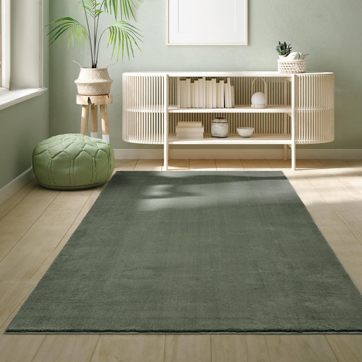the carpet Relax Moderner Flauschiger Kurzflor Teppich, Anti-Rutsch Unterseite, Waschbar bis 30 Grad, Super Soft, Felloptik, Dunkelgrün, 240 x 340 cm