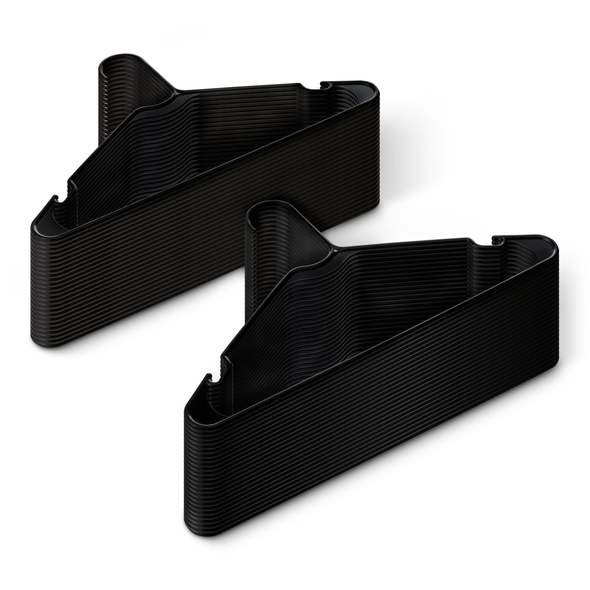 Amazon Basics - Perchas de plástico para Ropa, tamaño de Adulto, Color Negro, Paquete de 50