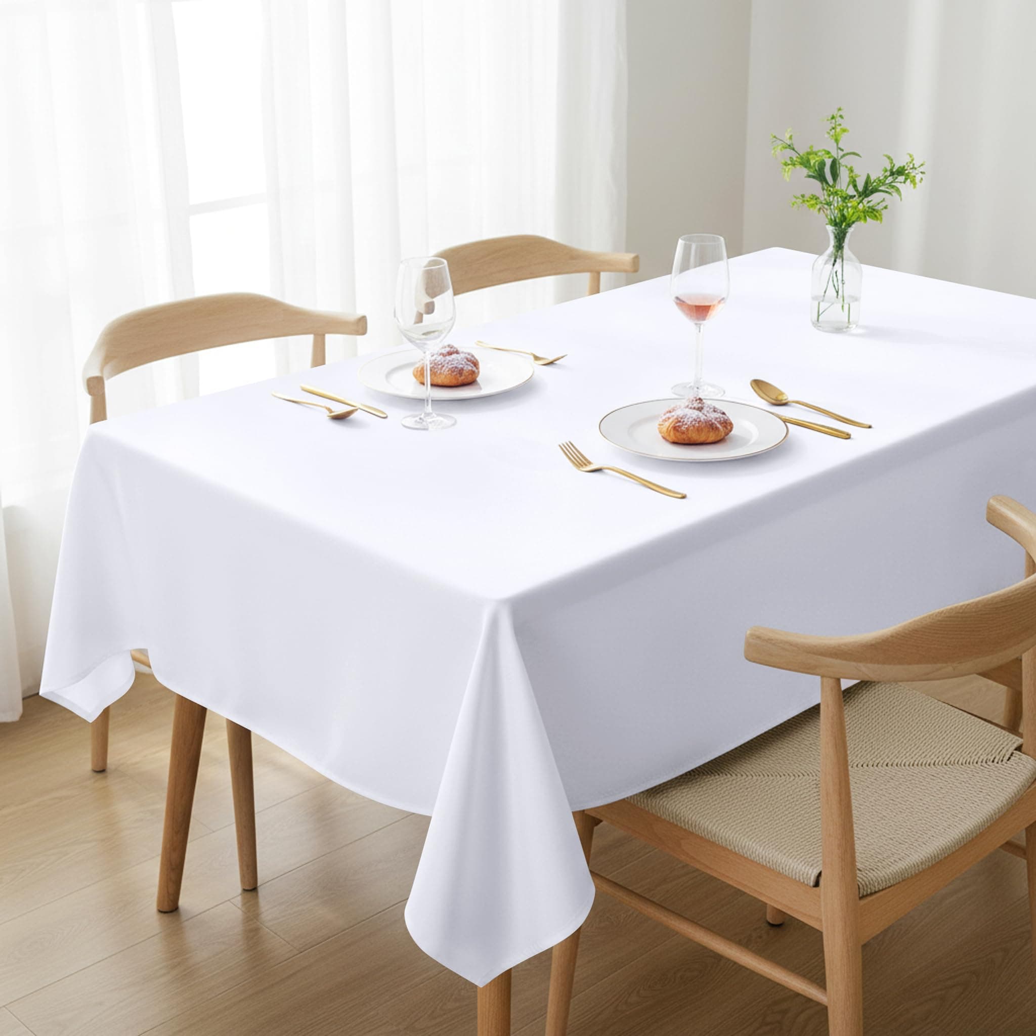 Utopia Kitchen Nappe Rectangulaire - 140 x 240 cm (Lot de 2, Blanc) Lavable en Machine Housse de Table, Idéal pour Les Fêtes, Les événements, Les Mariages et Les Restaurants (55 x 95 Pouces)