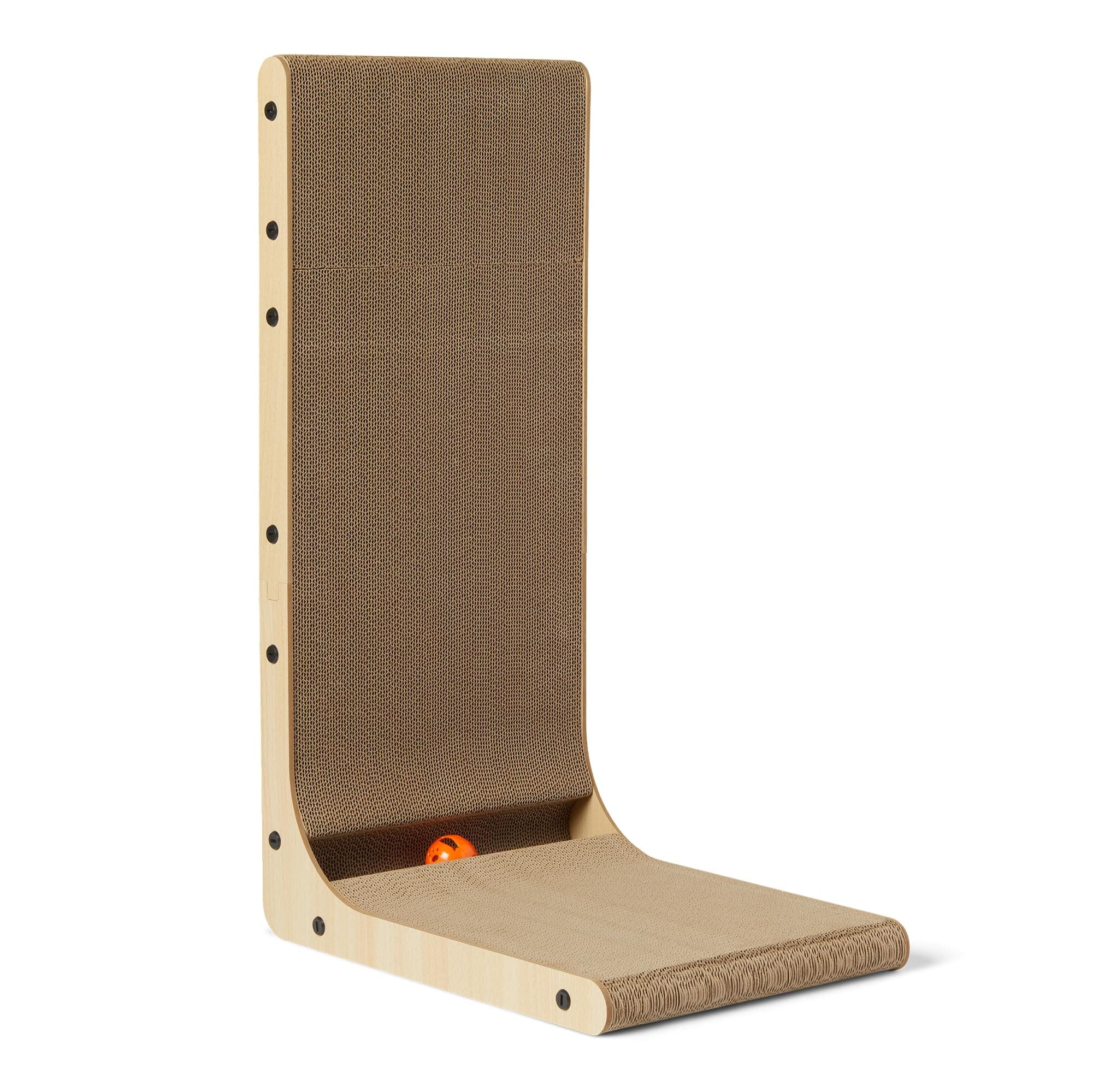 Amazon Basics Rascador para Gatos en Forma de L, Rascador para Gatos con Pelota Interactiva y Hierba Gatera, Trepador de Pared de Cartón para Gatos y Gatitos de Interior, 41,9 x 29 x 68,1 cm